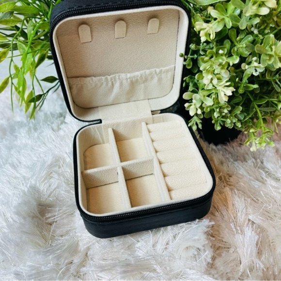 💖 Travel Jewelry Box Organizer Display Portable convenient‎ Case Color Bl… - Picture 9 of 10